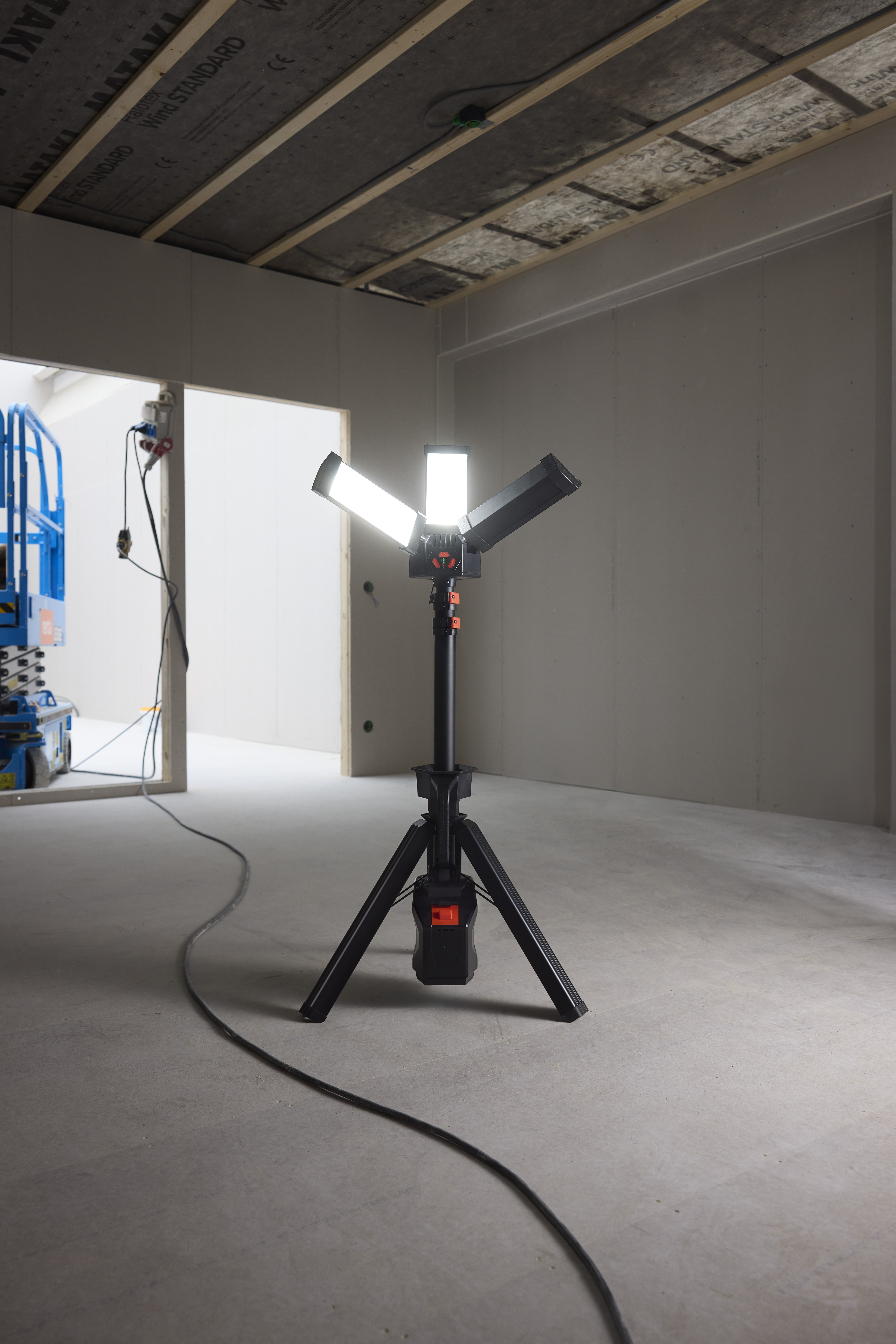 Arbetslampa tripod hybrid